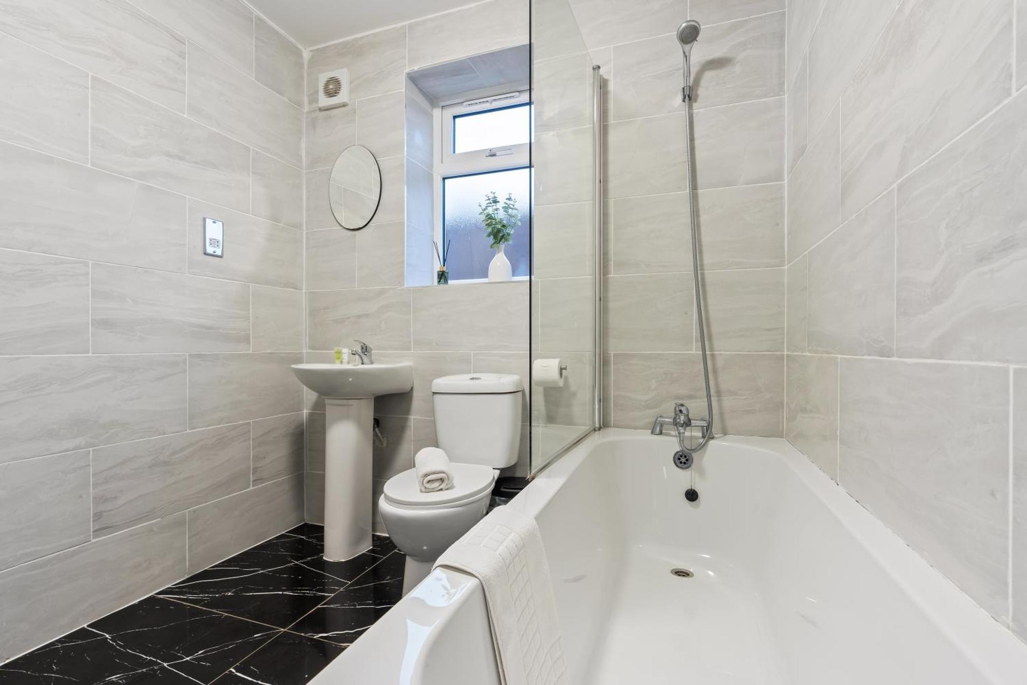 Stylish New Apartment - Free Wifi & Netflix - Top Rated - 3Mh Cradley Heath Zewnętrze zdjęcie